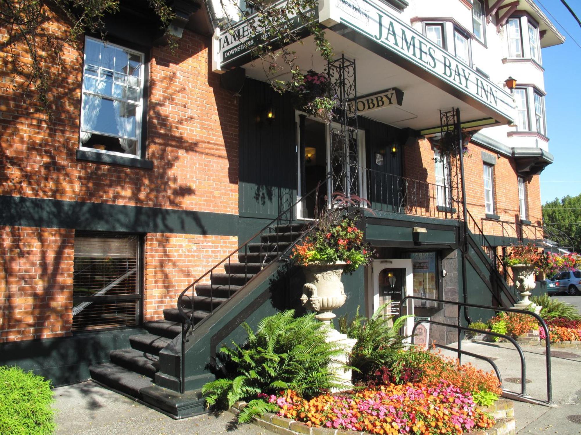 James Bay Inn Hotel, Suites & Cottage Victoria Exterior photo